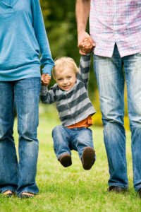 boy_with_parents