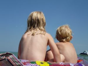 Special consideration must be given when selecting a non-toxic sunscreen option for kids.